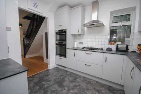 96 Hutton Drive, Hutton, Brentwood, CM13 1QN