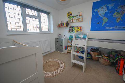 96 Hutton Drive, Hutton, Brentwood, CM13 1QN