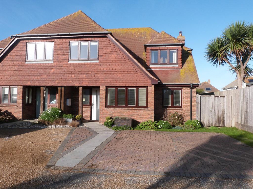 Clayton Road, Selsey 3 bed semidetached house £495,000