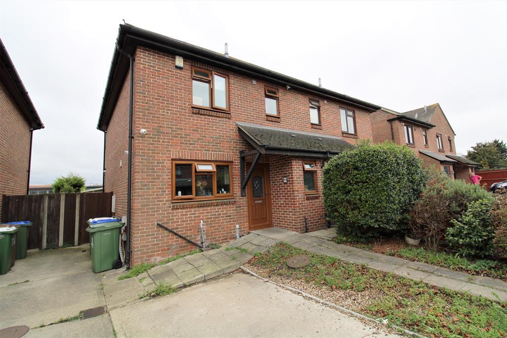 Hillsgrove Close, Welling, Kent, DA16 1AR 3 bed semidetached house £