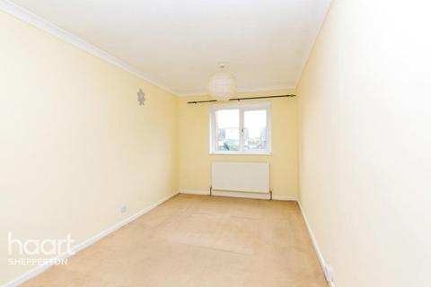 43 Falcon Drive, Stanwell, Staines-upon-thames, TW19 7EU