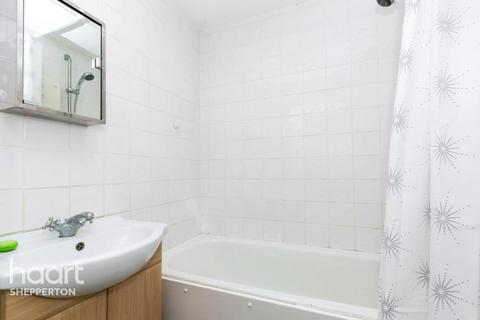 43 Falcon Drive, Stanwell, Staines-upon-thames, TW19 7EU