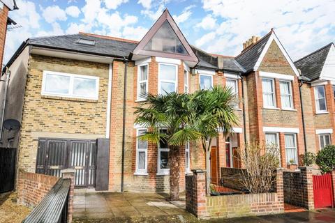 1 bedroom apartment to rent, Gordon Avenue,  St Margarets,  TW1