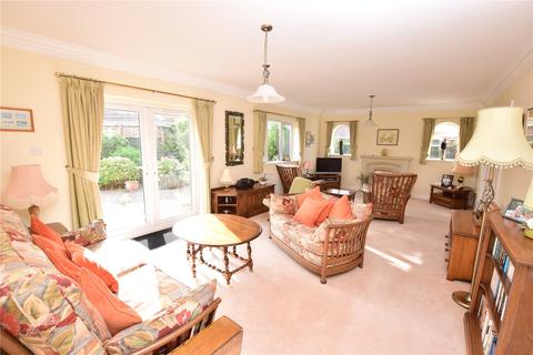 2 Nunnerley Place, Waltham, Grimsby, DN37 0NZ