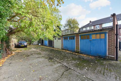 8 Hambledon Court, London, W5 3SW