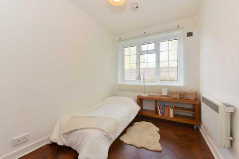 8 Hambledon Court, London, W5 3SW
