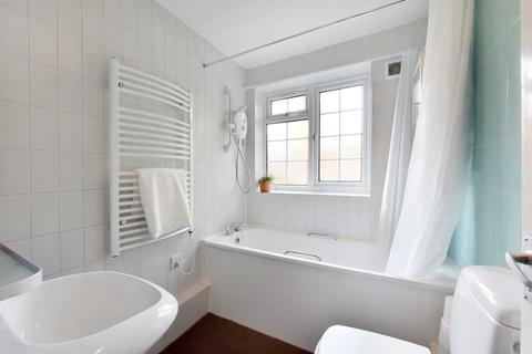 8 Hambledon Court, London, W5 3SW