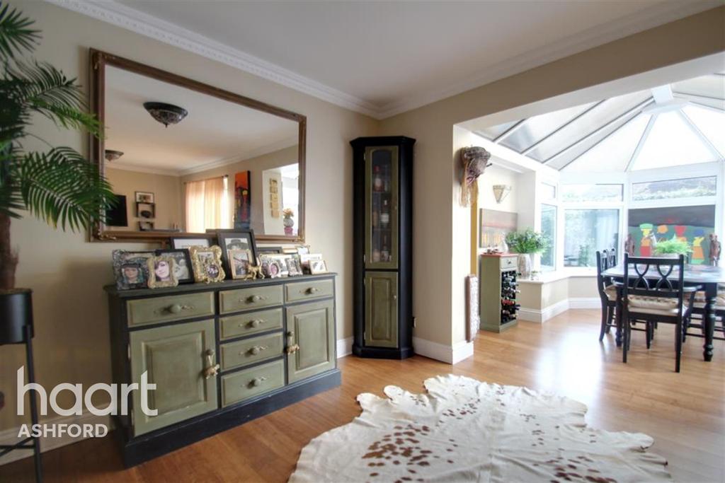 Station Road, Lydd, TN29 5 bed detached house £1,500 pcm (£346 pw)