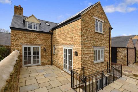 4 bedroom detached house to rent, Tays Gateway, Banbury OX15