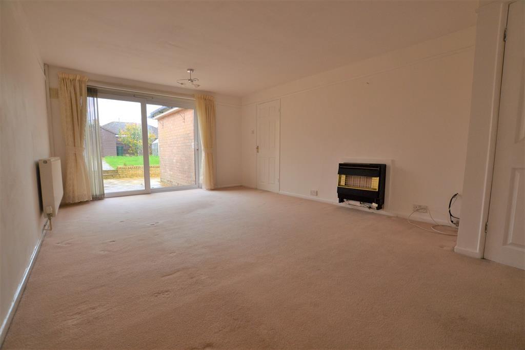 Salisbury Avenue, Cheltenham, GL51 3BT 2 bed semidetached bungalow £