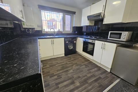 2 bedroom terraced house to rent, St. John's Close, Hyde Park, Leeds LS6 1SE