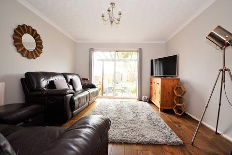 64 Connaught Way, Billericay, CM12 0UN