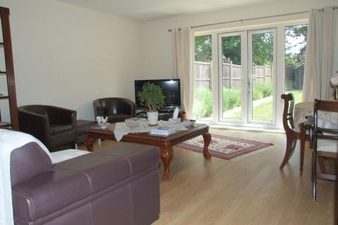 15 Academy Place, Isleworth, TW7 5FD