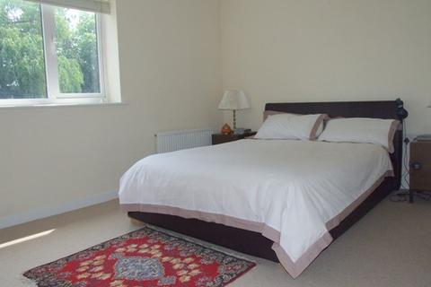15 Academy Place, Isleworth, TW7 5FD