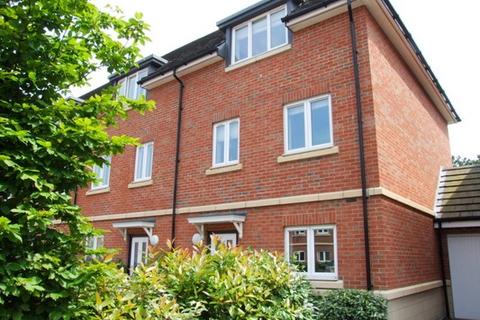 15 Academy Place, Isleworth, TW7 5FD