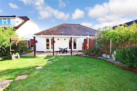 25 Brackendale Avenue, Basildon, SS13 3BD