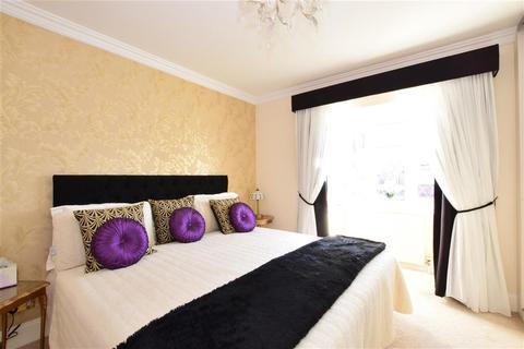 25 Brackendale Avenue, Basildon, SS13 3BD