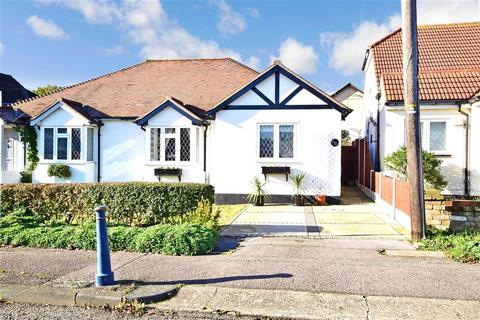 25 Brackendale Avenue, Basildon, SS13 3BD
