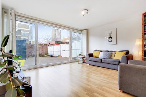 3 bedroom ground floor flat to rent, St Stephens Road, London, E3