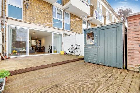 3 bedroom ground floor flat to rent, St Stephens Road, London, E3