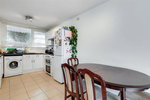 3 bedroom ground floor flat to rent, St Stephens Road, London, E3