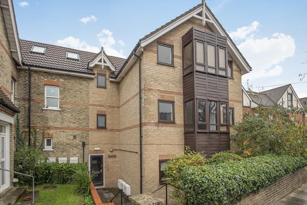 Claremont Road, Teddington, TW11 1 bed flat £324,950