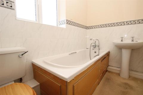 2 Astley Heights, Darwen, BB3 2TE