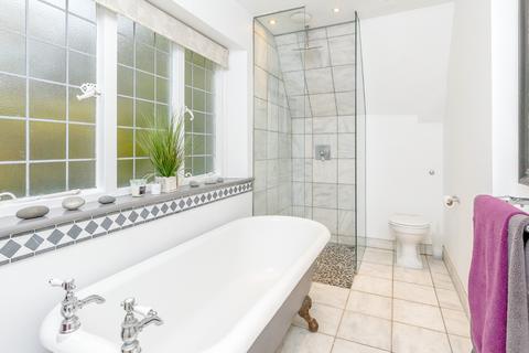 Wivenhoe Beech Grove, Amersham, HP7 0AZ