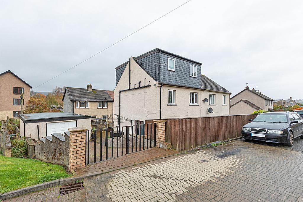 19 Beechbank, Selkirk TD7 4ET 5 bed semidetached house £155,000