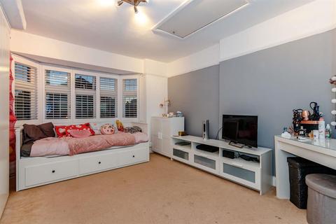 172 Cheam Common Road, Worcester Park, KT4 8QP