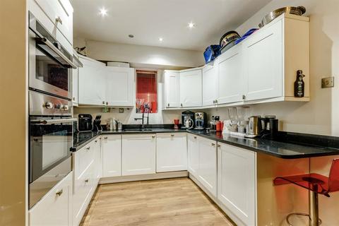 172 Cheam Common Road, Worcester Park, KT4 8QP