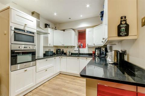 172 Cheam Common Road, Worcester Park, KT4 8QP