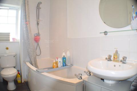 2 bedroom semi-detached house to rent, Thomas Chapman Grove, Northampton, NN4