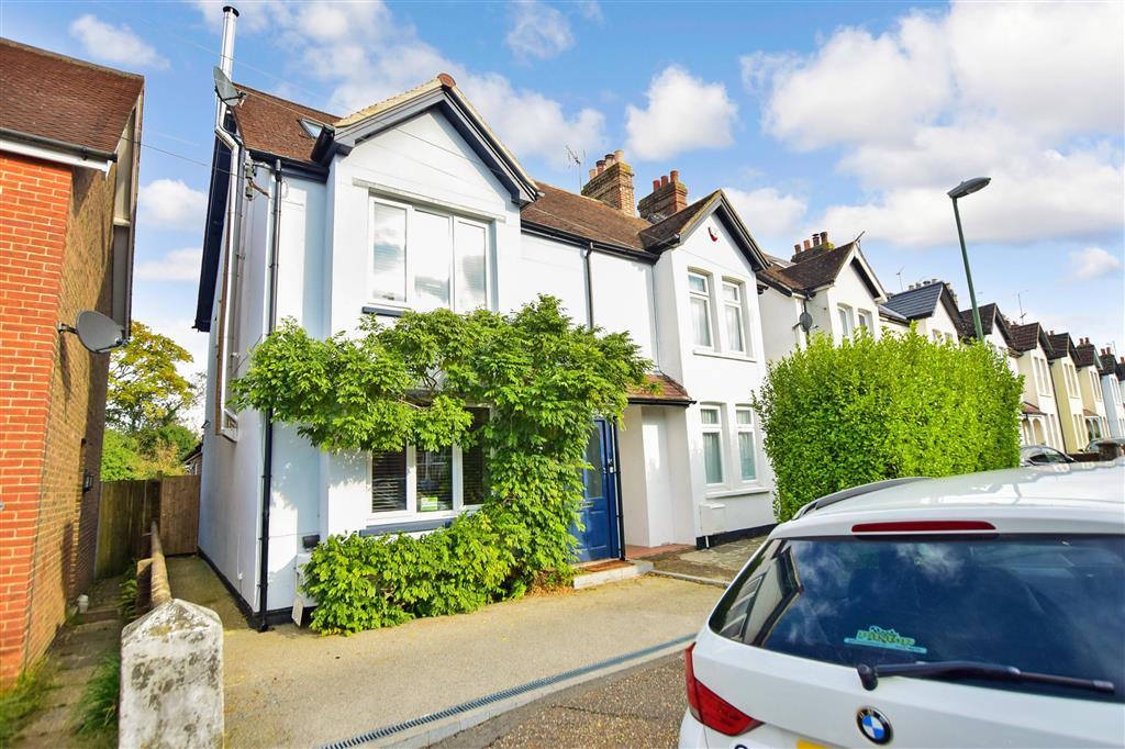 Kempshott Road, Horsham, West Sussex 4 bed semidetached house £530,000