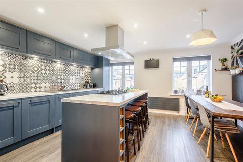 60 Harrington Walk, Lichfield, WS13 7UY