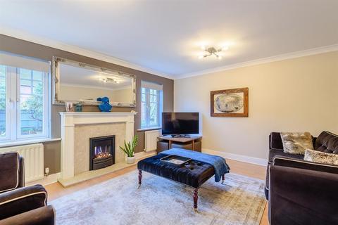 60 Harrington Walk, Lichfield, WS13 7UY