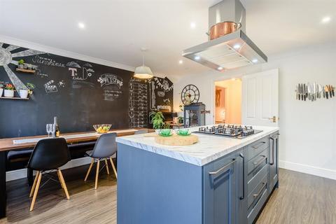 60 Harrington Walk, Lichfield, WS13 7UY