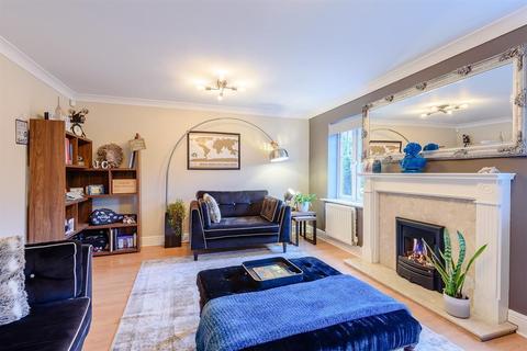 60 Harrington Walk, Lichfield, WS13 7UY