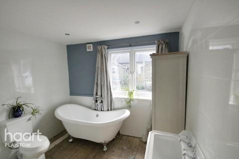 52 Dundee Road, London, E13 0BQ