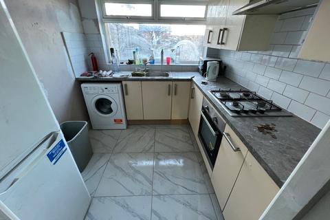 4 bedroom terraced house to rent - Francis Avenue, Ilford