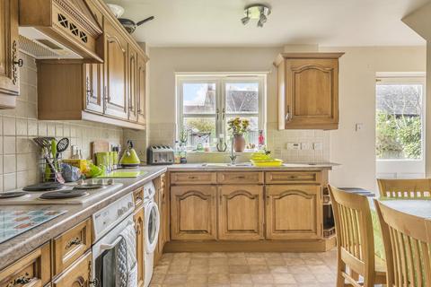 8 Birch Drive, Bradwell Village, Burford, OX18 4XH