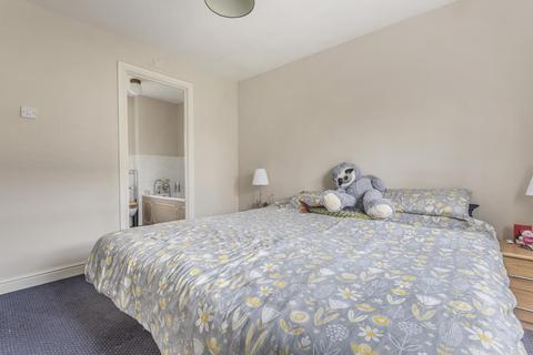 8 Birch Drive, Bradwell Village, Burford, OX18 4XH