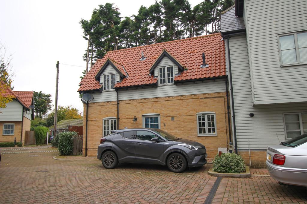 Mill Hill, Newmarket 2 bed semidetached house £235,000