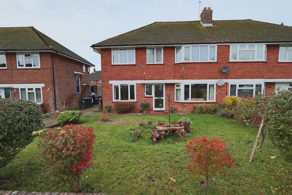 Waddington Avenue, Old Coulsdon 2 bed ground floor £285,000