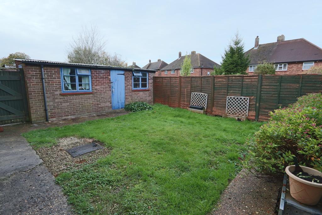 Waddington Avenue, Old Coulsdon 2 bed ground floor £285,000