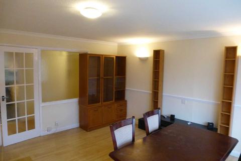 2 bedroom flat to rent, Bath Road, Reading