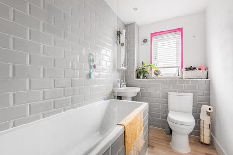 107 Seymour Way, Sunbury-on-thames, TW16 7NL