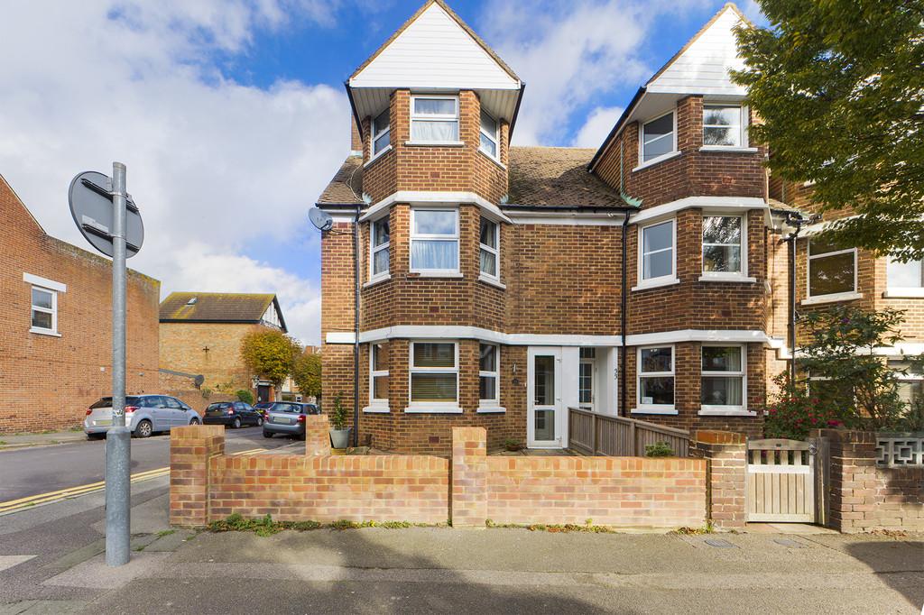 Morehall Avenue, Folkestone 4 bed semidetached house £320,000