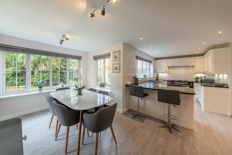 8 Foxton Close, Alrewas, Burton-on-trent, DE13 7FE