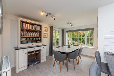 8 Foxton Close, Alrewas, Burton-on-trent, DE13 7FE